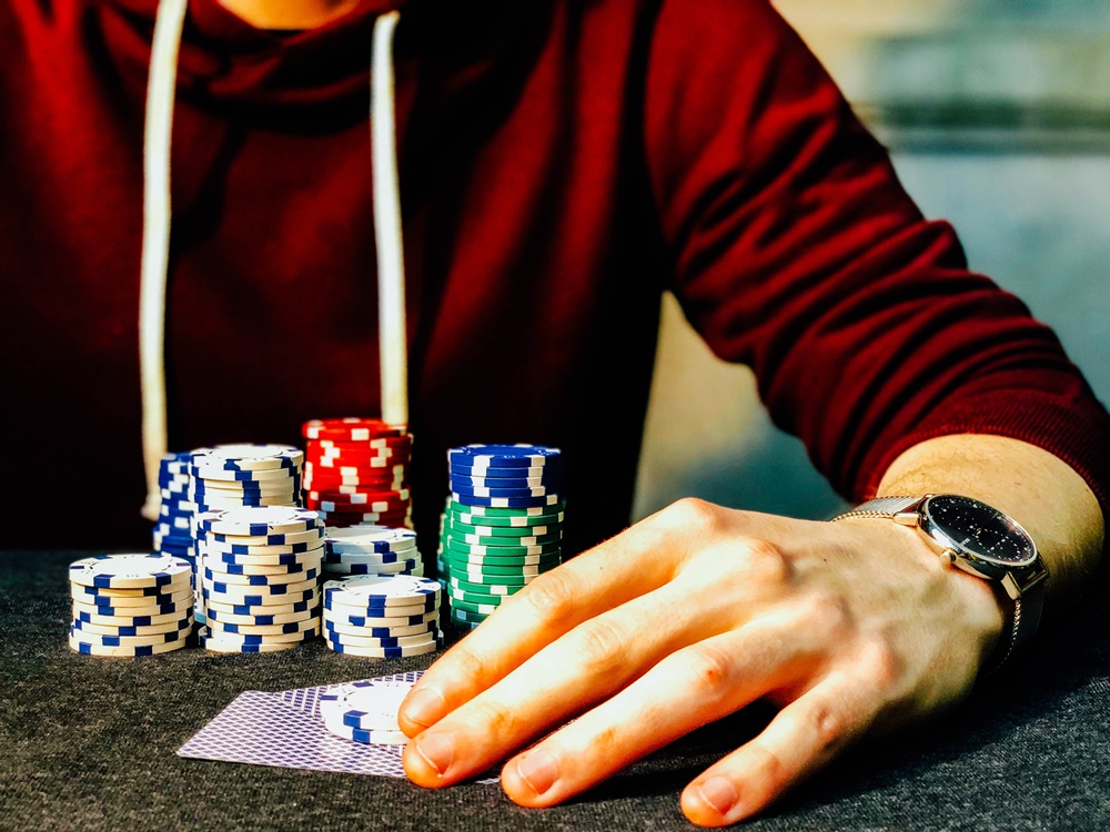 Triple Card Poker कैसीनो ऑनलाइन रहते हैं