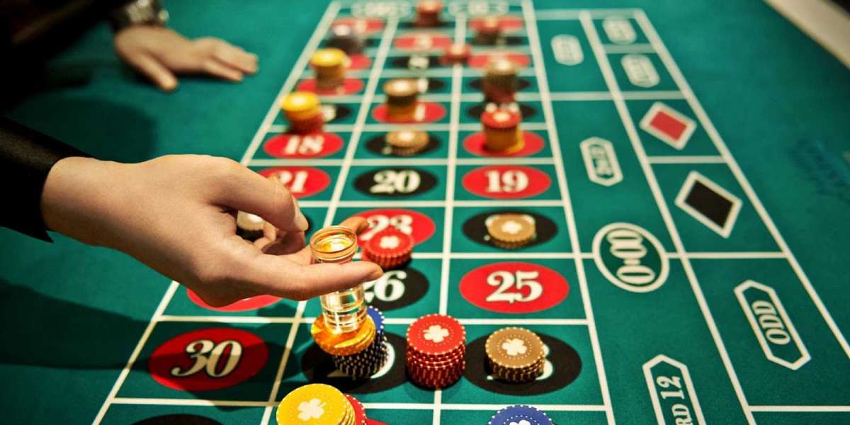 2 Hand Casino Hold'em ऑनलाइन कैसीनो गेम
